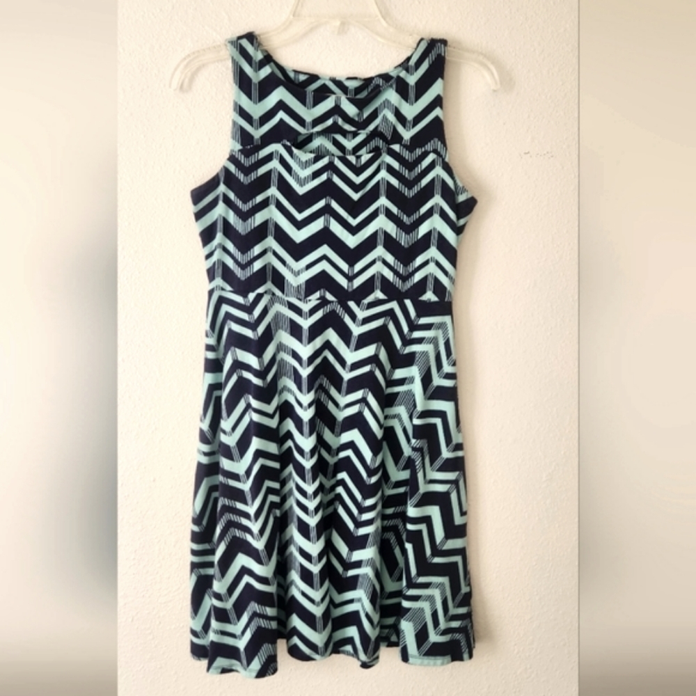 🔥Xhilaration Junior's Blue Chevron A line Sleeveless Casual Dress M